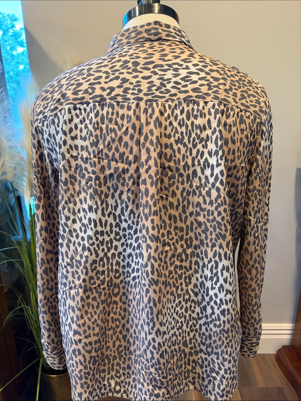 Chico's Leopard Print Button-Front Blouse XL - Picture 4 of 6